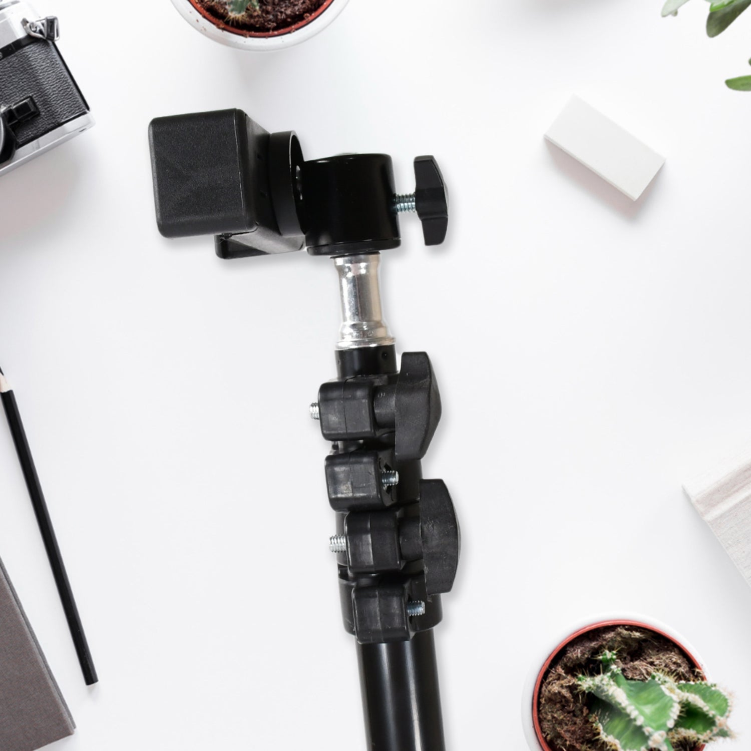 Professional Tripod for DSLR Photography (Max Height 178cm, Multi-Head, Folding) Professional Tripod for DSLR Photography (Max Height 178cm, Multi-Head, Folding)